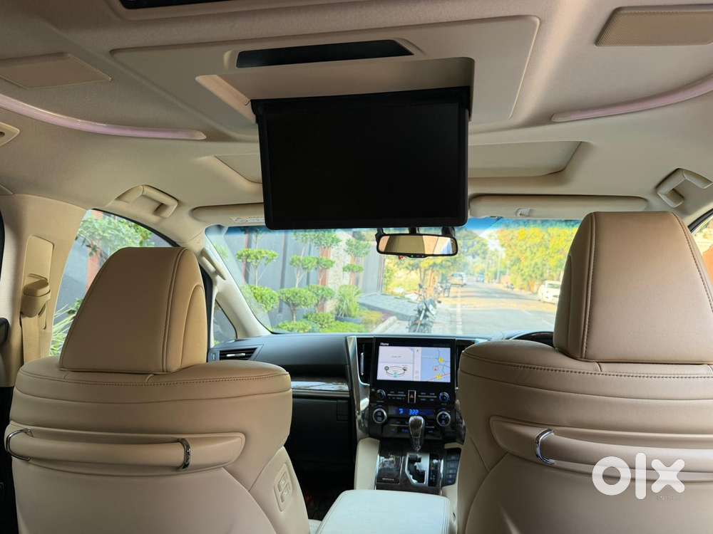 Toyota Vellfire Vip – Executive Lounge, 2023, Petrol