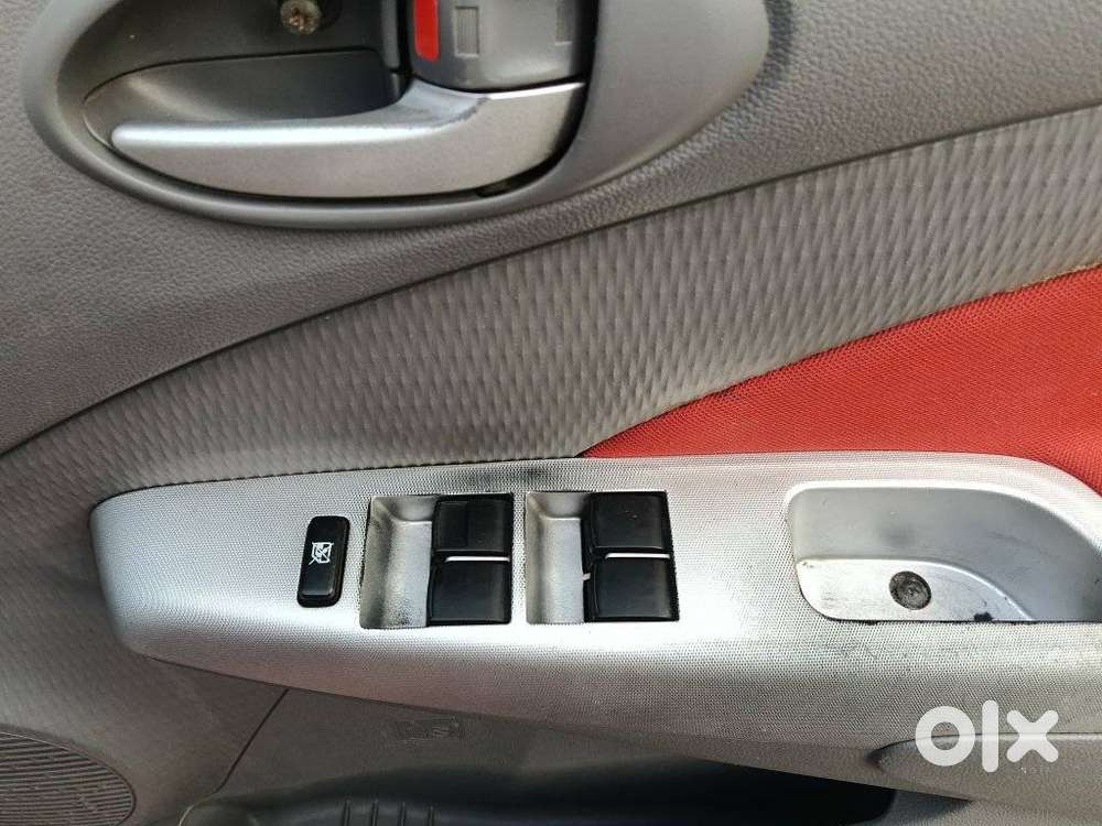 Toyota Etios Cross 1.2 V, 2011, Petrol