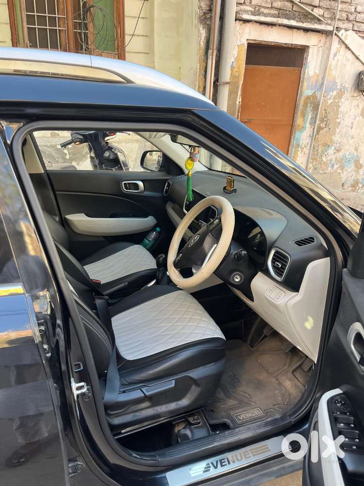 Hyundai Venue S (o) 1.2 Petrol Knight Edition, 2024, Petrol