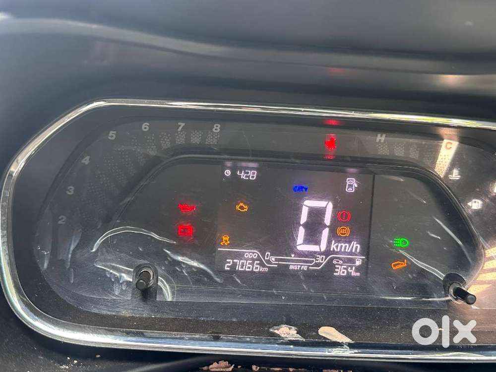 Tata Nexon Xm (sunroof) - Petrol