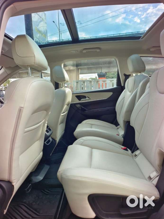 Mahindra Xuv700 Ax7l 6 Str At, 2025, Diesel