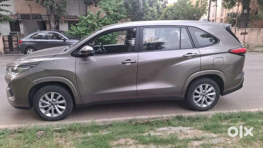 Toyota Innova Hycross Hybrid 2022 With Record