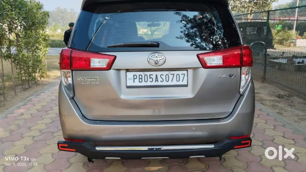 Toyota Innova Crysta 2017 Diesel 128000 Km Driven