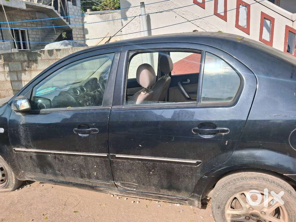 Ford Fiesta 2011 Drives