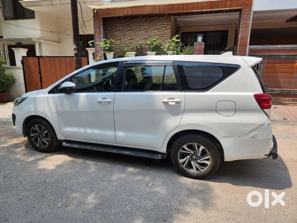 Innova Crysta White Automatic Gx