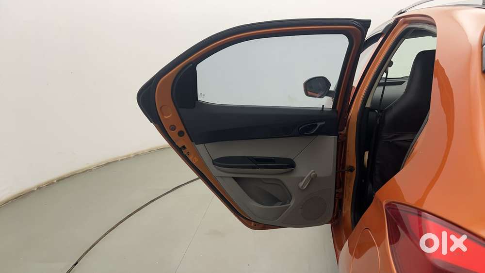 Tata Tiago Xe, 2018, Petrol