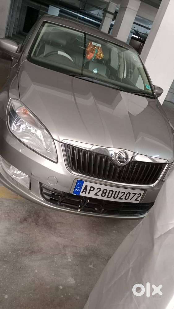 2013 Skoda Rapid Ambition Plus | Petrol | Manual | 2nd Owner|