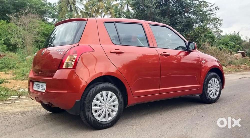 Maruti Suzuki Swift Lxi Bsiv, 2010, Petrol