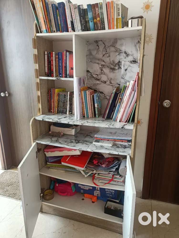 Children's bookshelf in good condition