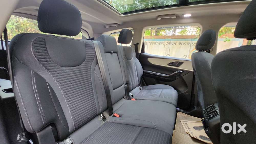 Mahindra Xuv700 2.0 Ax 5 Petrol Mt 7 Str, 2022, Petrol