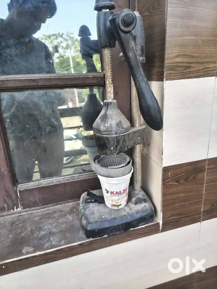 Juicer machine hand mate