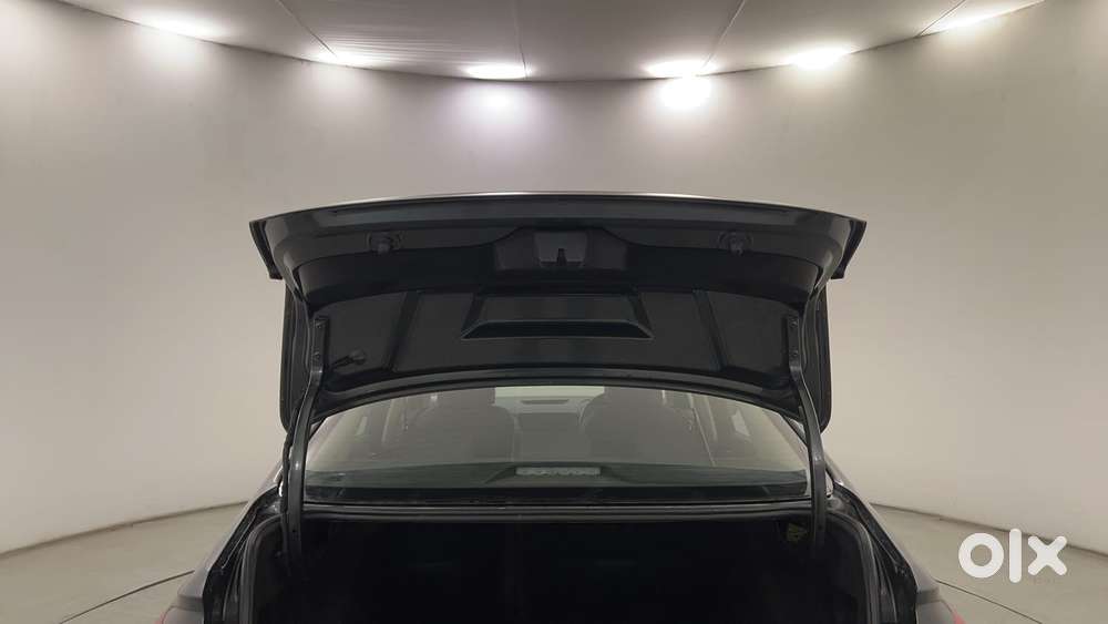Skoda Slavia Style 1.0l Tsi At, 2022, Petrol