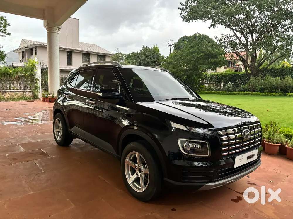 Hyundai Venue 2022 Petrol 32000 Km Driven