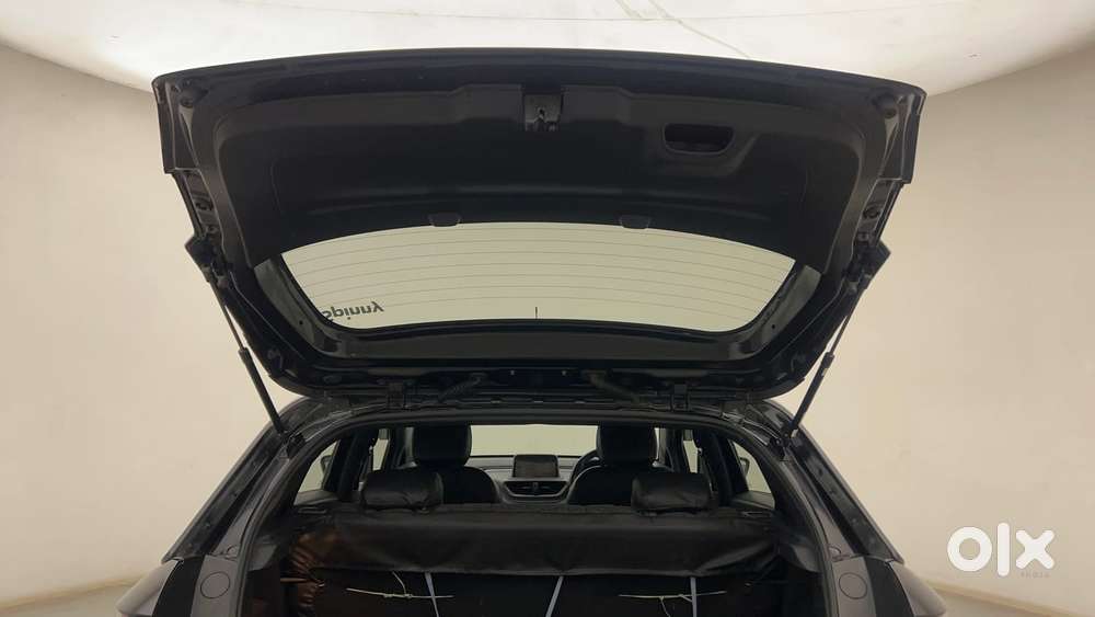 Tata Altroz 1.2 Xza Plus Dark Edition Dct, 2023, Petrol