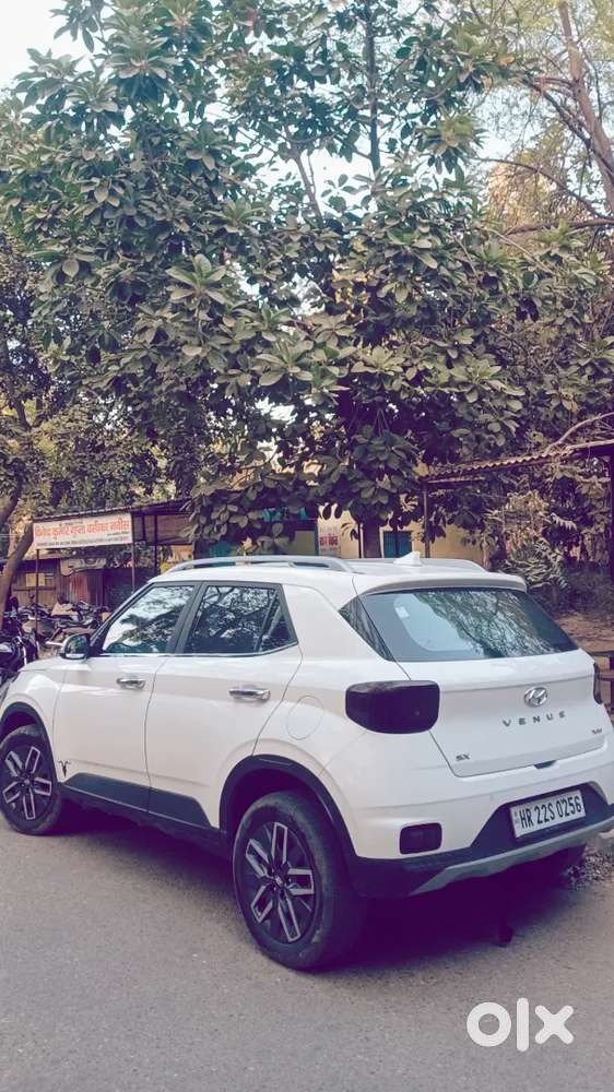 Hyundai Venue 2021 Petrol 45000 Km Driven