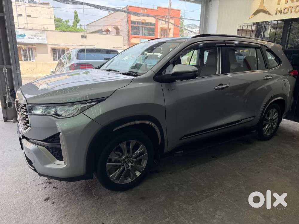 Toyota Innova Hycross, 2025, Petrol