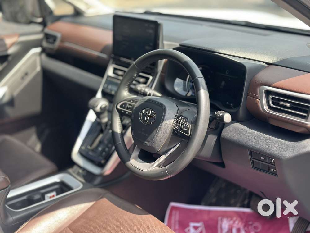 Toyota Innova Hycross 2.0 Zx (o) Hybrid 7 Str, 2023, Petrol