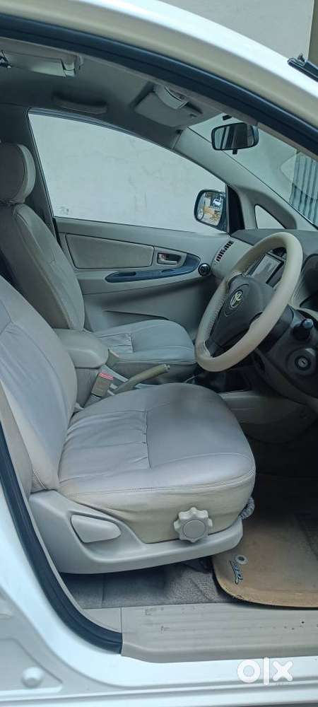 Toyota Innova 2.5 G (diesel) 7 Seater Bs Iv, 2010, Diesel