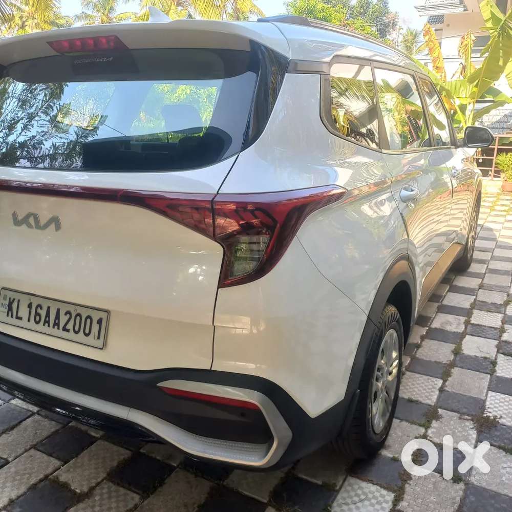 Kia Carens 2022 Petrol 15400 Km Driven Showroom Condition