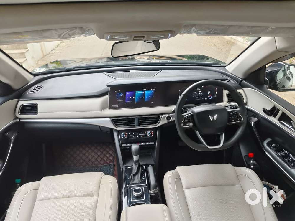 Mahindra Xuv700 2.0 Ax 7 Petrol At Str, 2024, Petrol