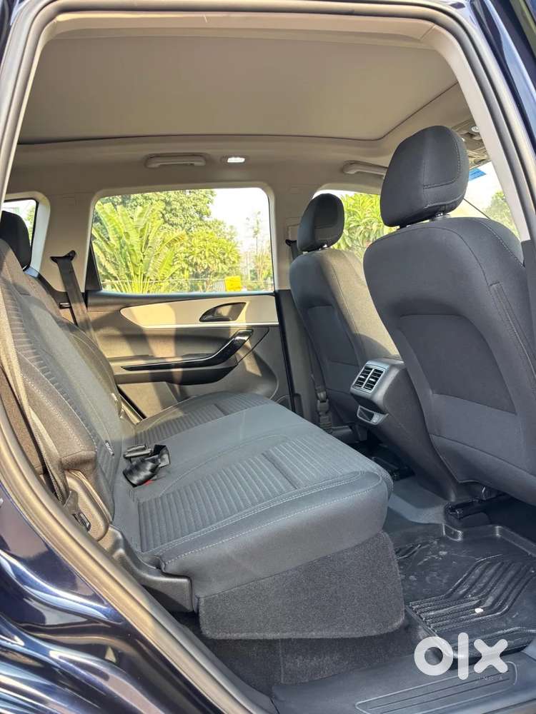 Mahindra Xuv700 2.0 Ax 5 Petrol At Str, 2023, Petrol