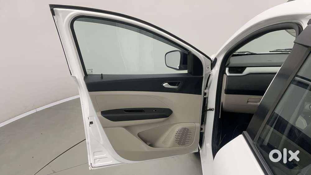 Renault Triber Rxz, 2022, Petrol