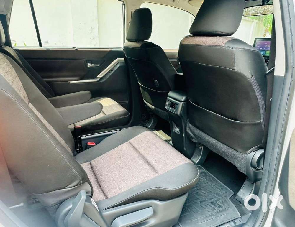 Toyota Innova Hycross 2024