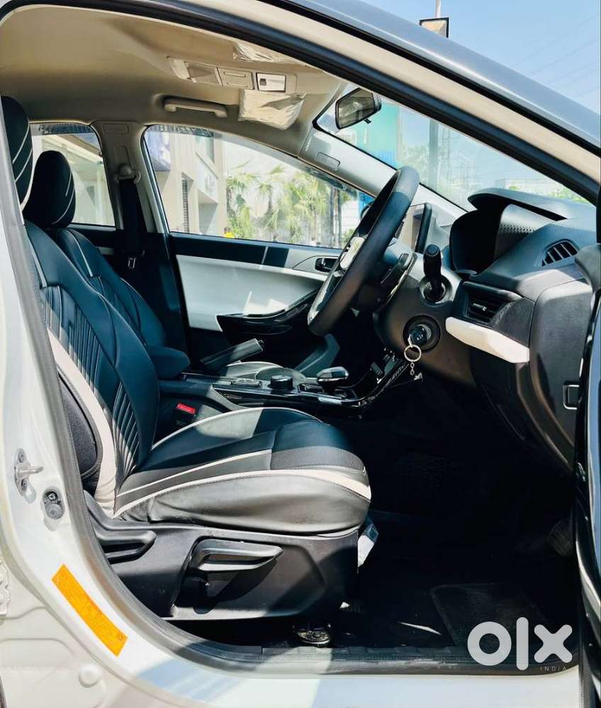 Tata Nexon Pure Plus (s) Petrol Amt, 2025, Petrol