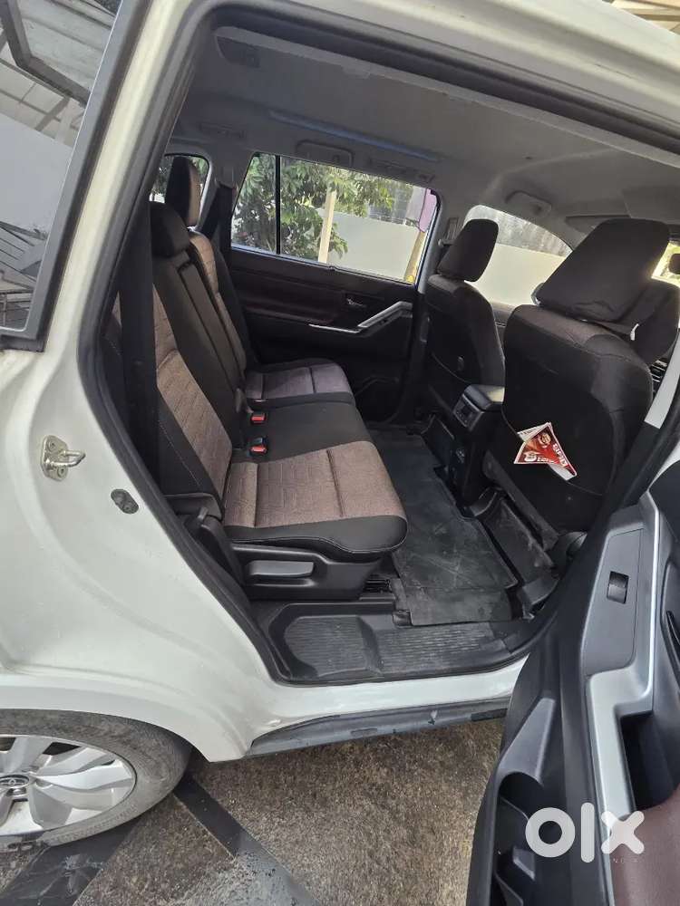 Toyota Innova Hycross 2024