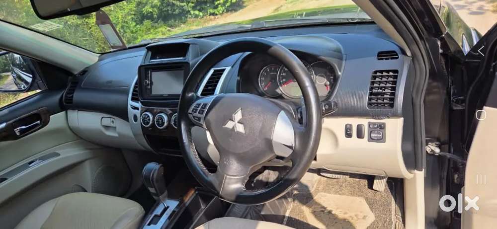 Mitsubishi Pajero Sports. Autometic