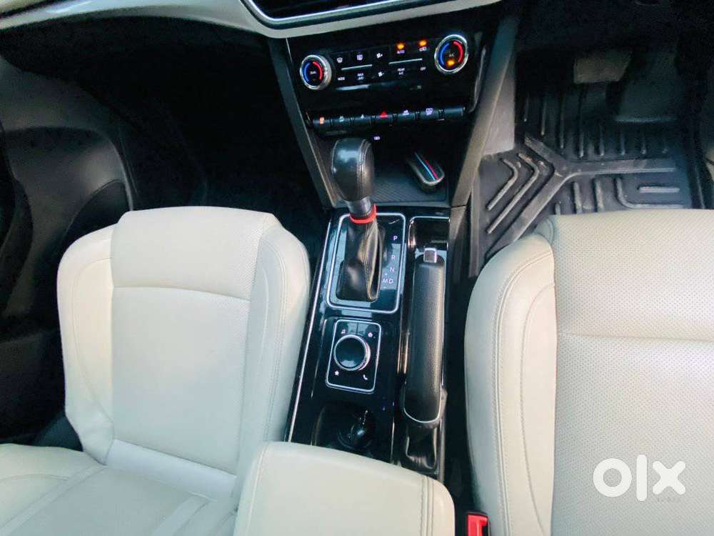 Mahindra Xuv700 2.0 Ax 7 Petrol At Str, 2022, Petrol
