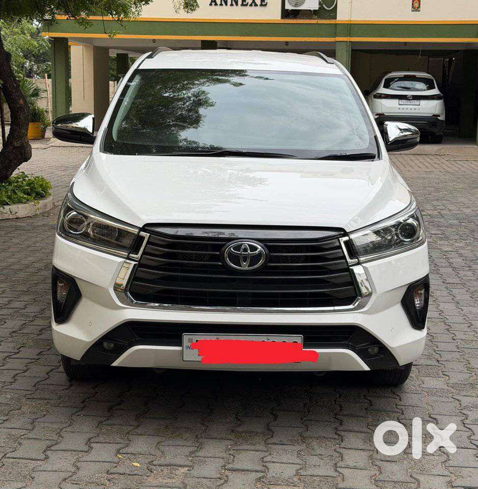 Toyota Innova Crysta 2.4 V 8 Str, 2022, Diesel