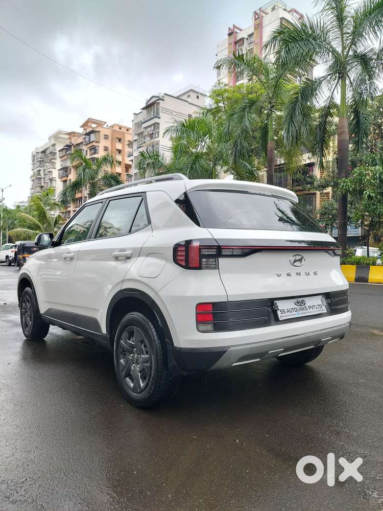 Hyundai Venue 1.2 S (o), 2024, Petrol