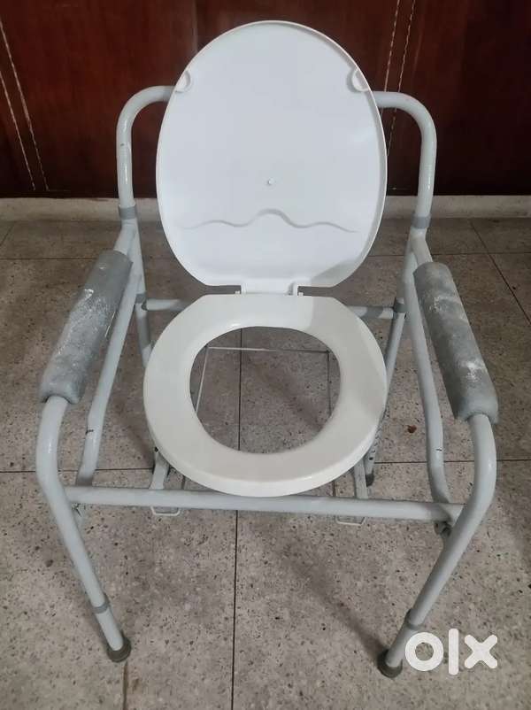 Commode chair