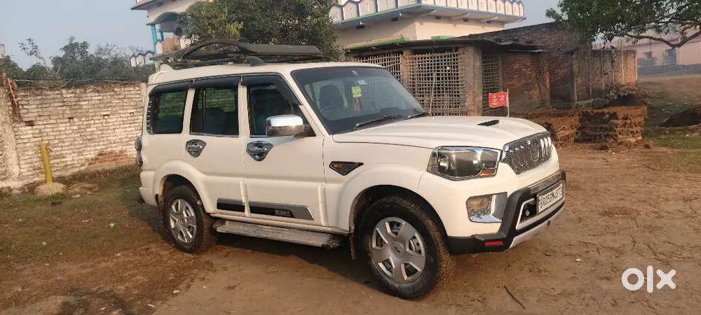 Mahindra Scorpio S4+ 2016.