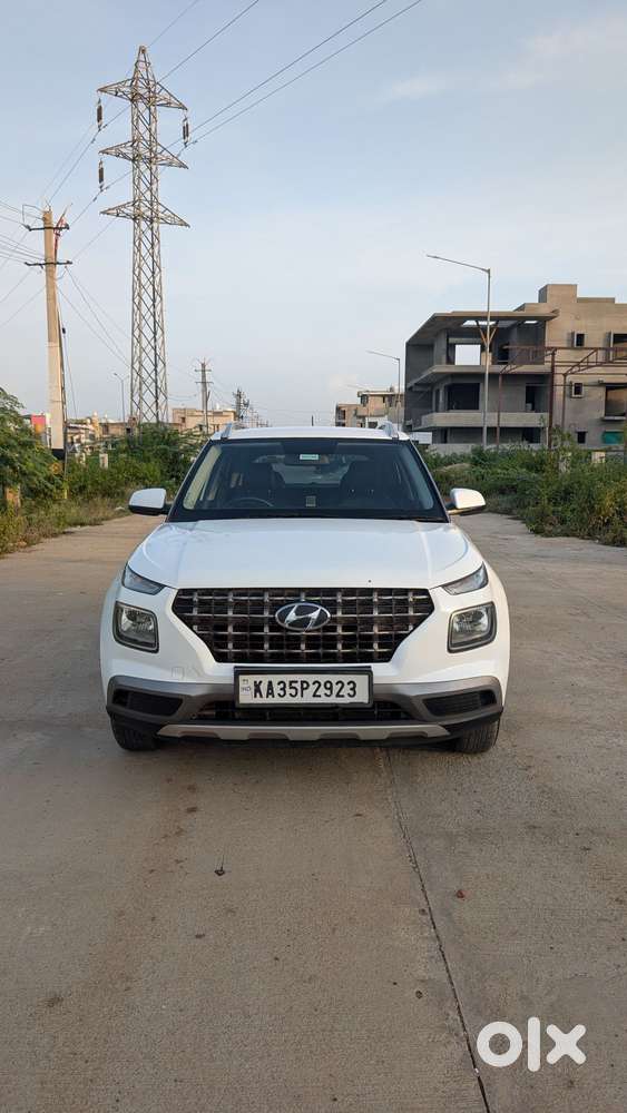 Hyundai Venue S (o) 1.2 Petrol Knight Edition, 2021, Cng & Hybrids