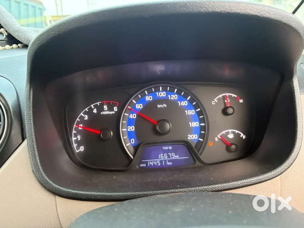 Hyundai Xcent 2016 कार