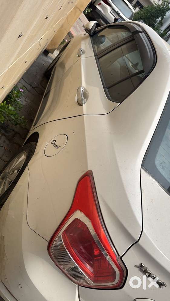 Hyundai Xcent  2015