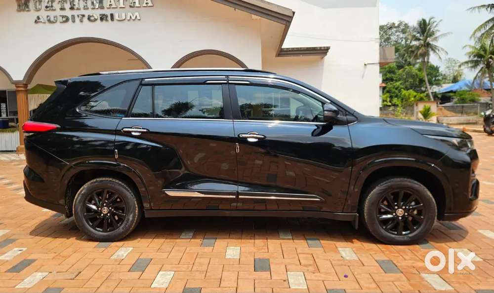 Toyota Innova Hycross 2.0 2023