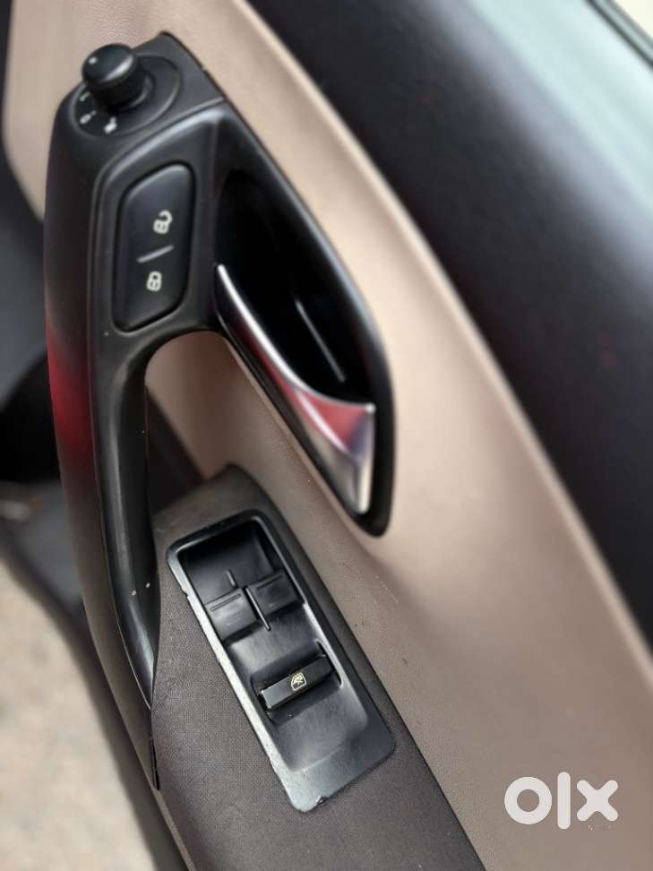 Volkswagen Polo Petrol Highline 1.6l, 2012