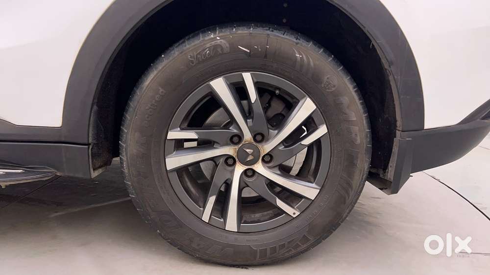 Mahindra Xuv700 2.2 Ax 5 Diesel At 7 Str, 2022, Diesel