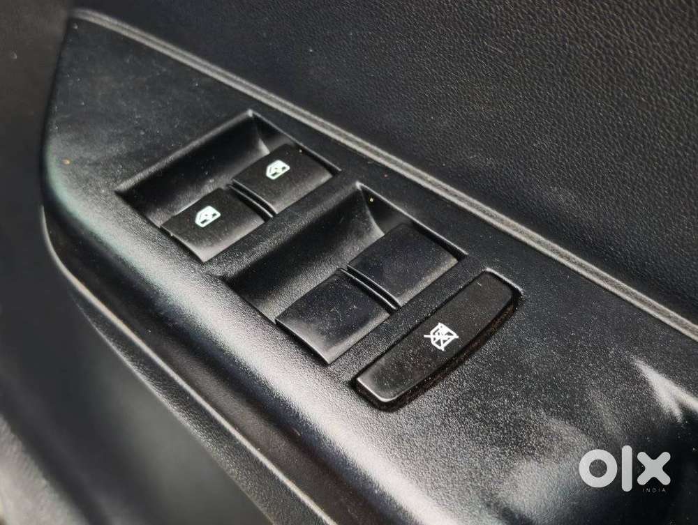 Mahindra Kuv 100 Mfalcon G80 K8 Dual Tone, 2018, Petrol