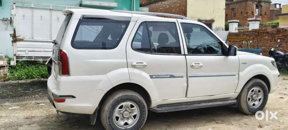 Tata Safari Storme 2017