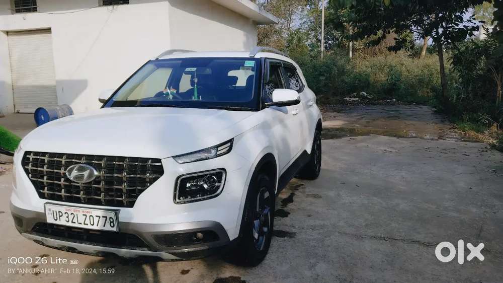 Hyundai Venue 2021 Petrol 60000 Km Driven