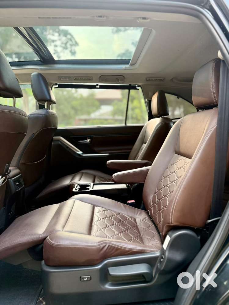 Toyota Innova Hycross 2.0 Zx (o) Hybrid 7 Str, 2025, Petrol