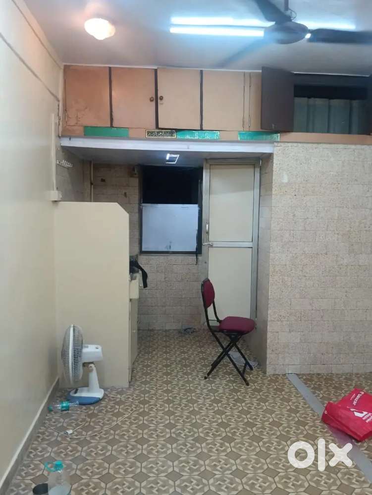 200SqFt Room with lift for Rent ONLY MUSLIM FAMILY Near Mohd Ali Road