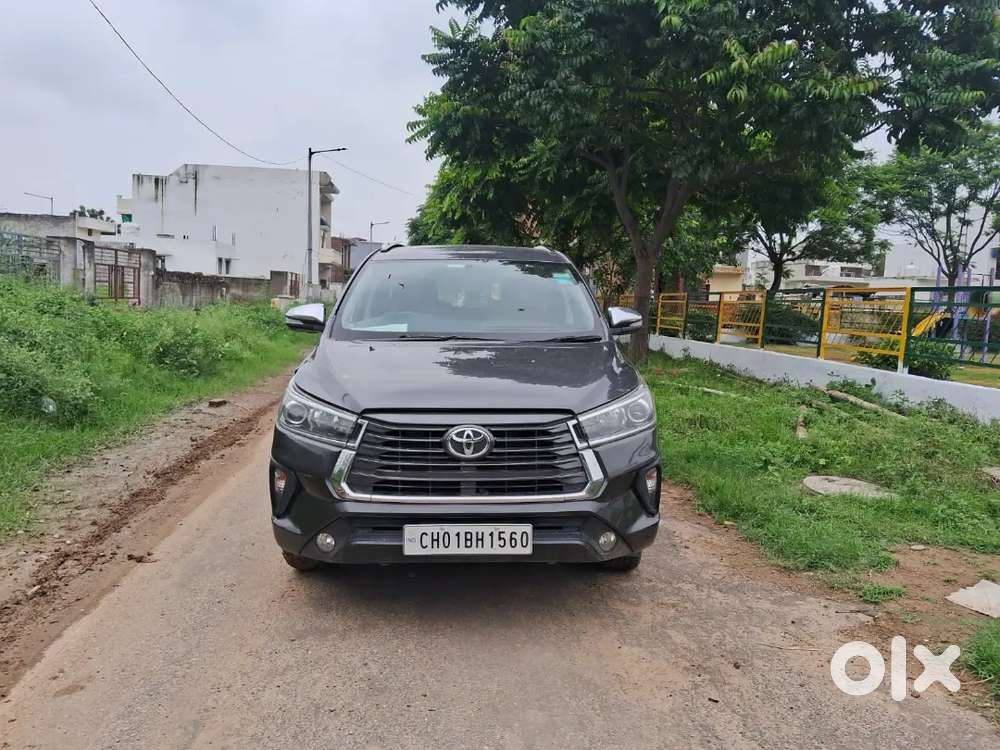 Innova Crysta 2.8 Professor Car Very Good Family