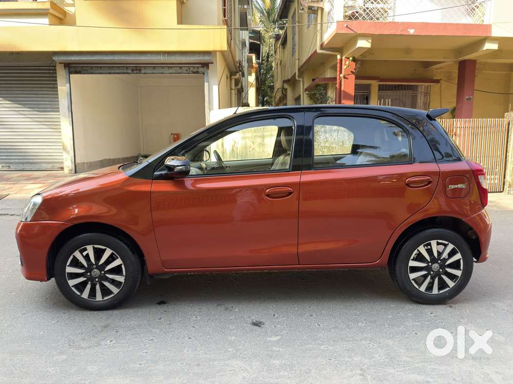 Toyota Etios Liva V Dual Tone, 2018, Petrol