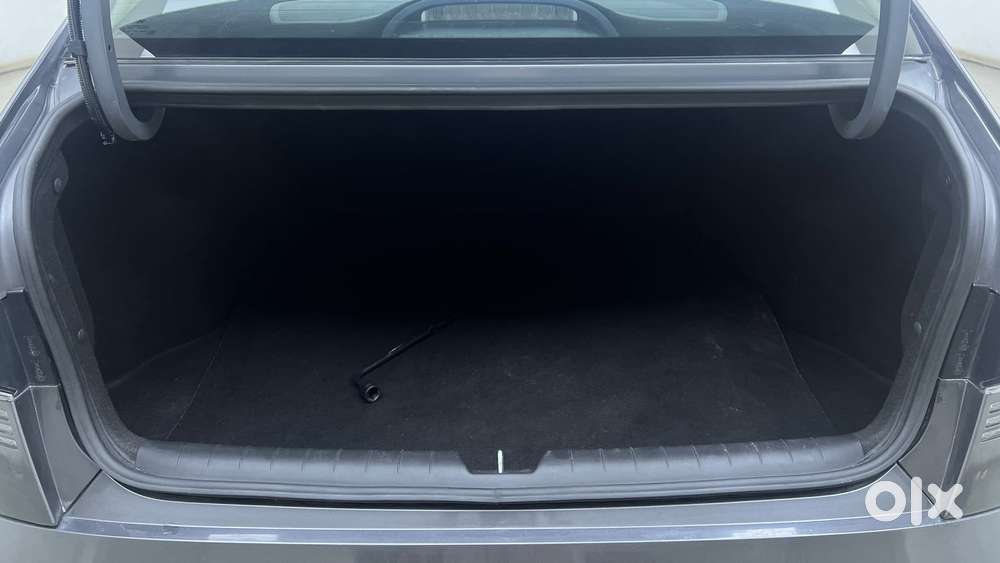 Hyundai Verna 1.5 Sx (o) Petrol Mt, 2023, Petrol