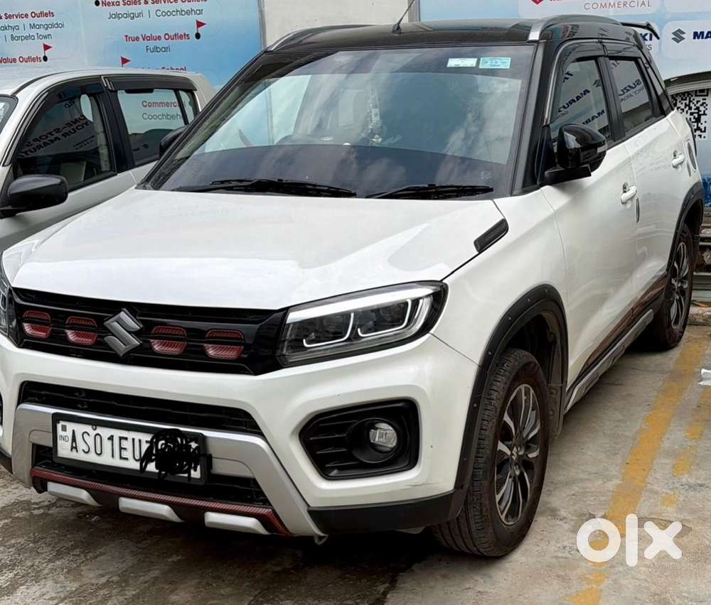 Maruti Brezza 2021-white/black(dual Tone)